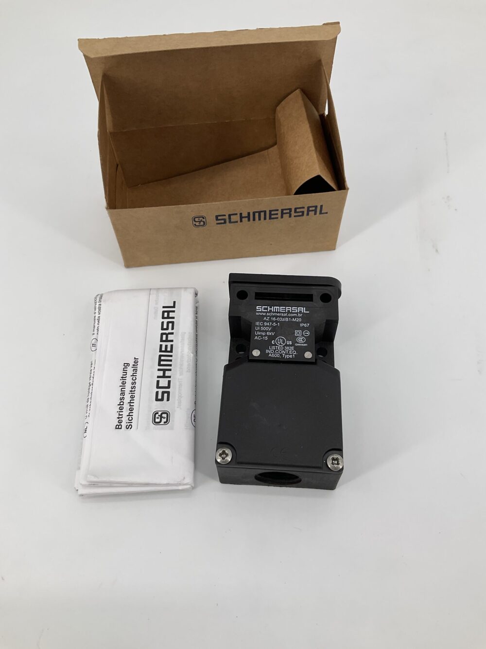 New Original Sealed Package SCHMERSAL AZ 16-03ziB1-M20