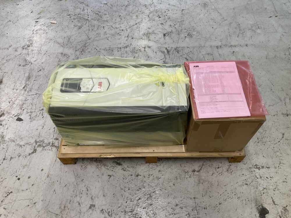 New Original Open Package ABB ACS880-01-169A-3+D150+E202+L503